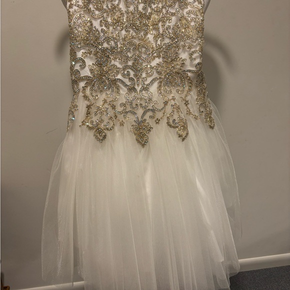 White Jovani organza dress. Exquisite gold detailing. - Picture 7 of 8
